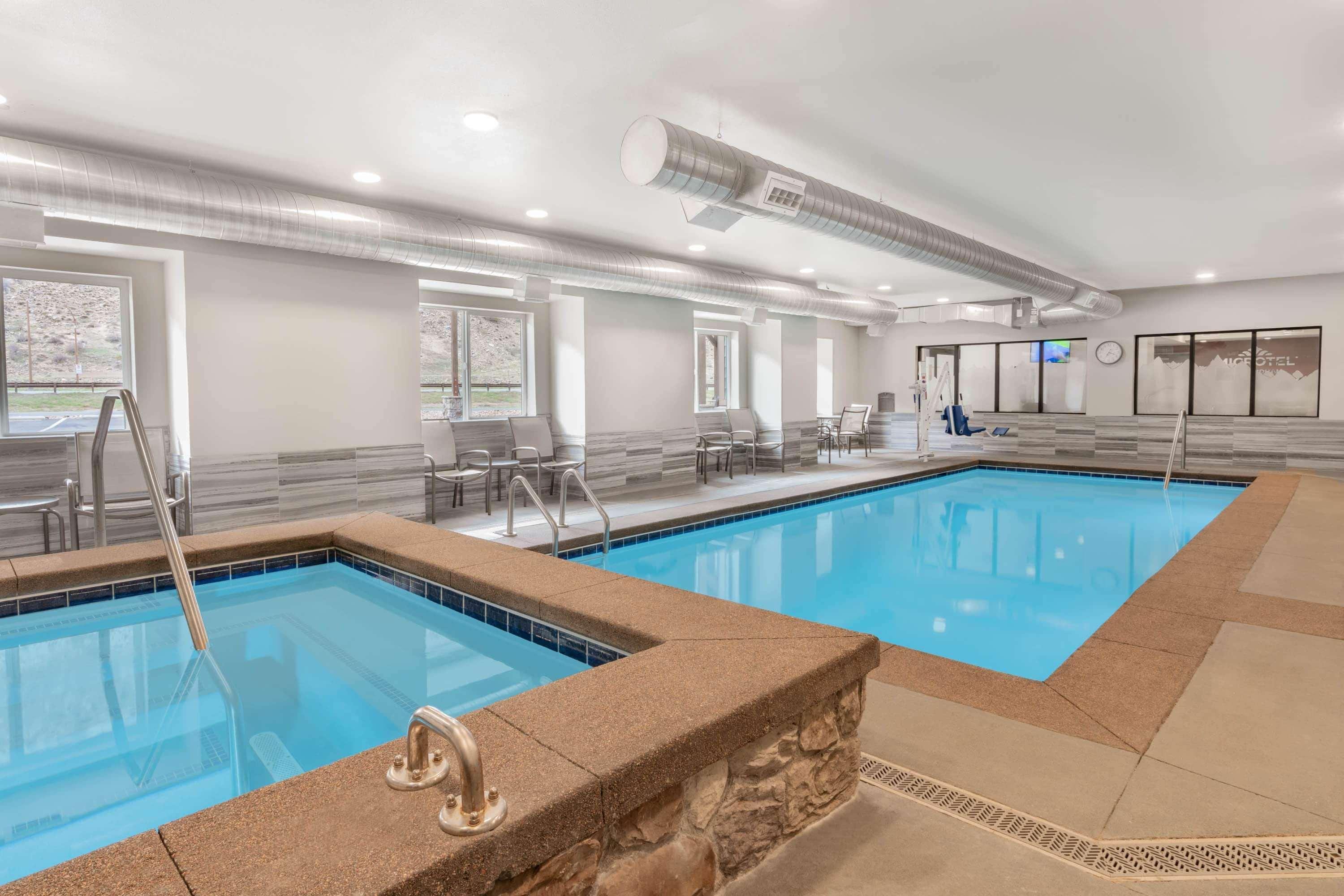 Microtel Inn & Suites By Wyndham Georgetown Lake Exteriör bild
