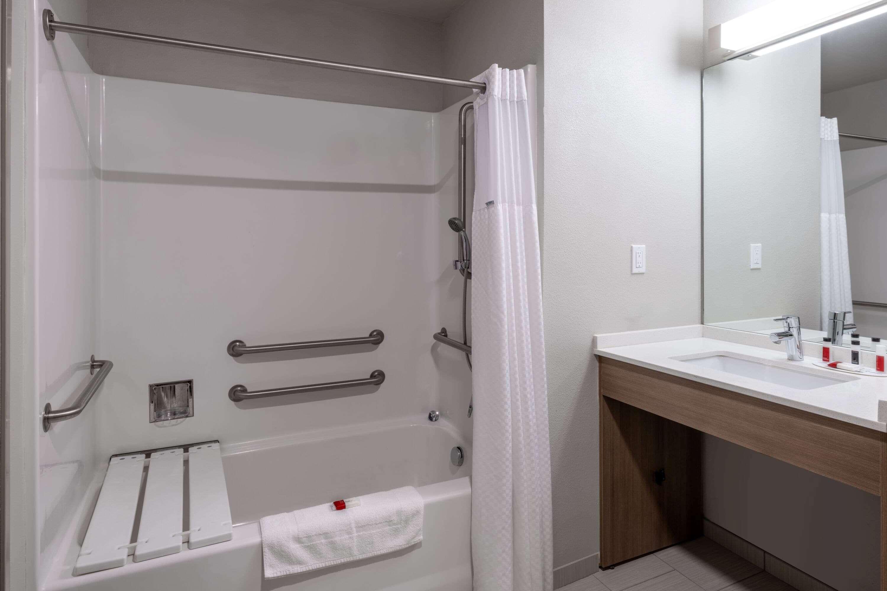 Microtel Inn & Suites By Wyndham Georgetown Lake Exteriör bild