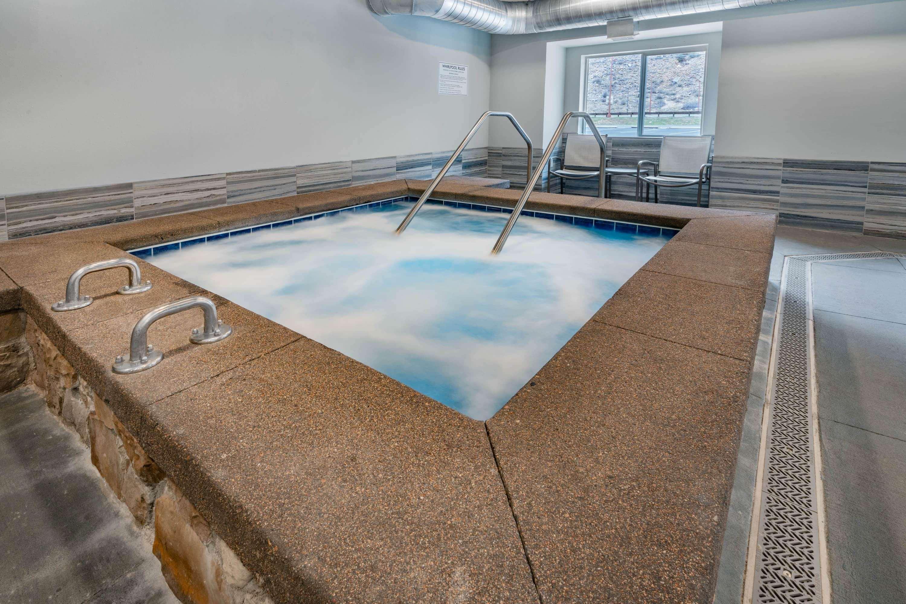 Microtel Inn & Suites By Wyndham Georgetown Lake Exteriör bild