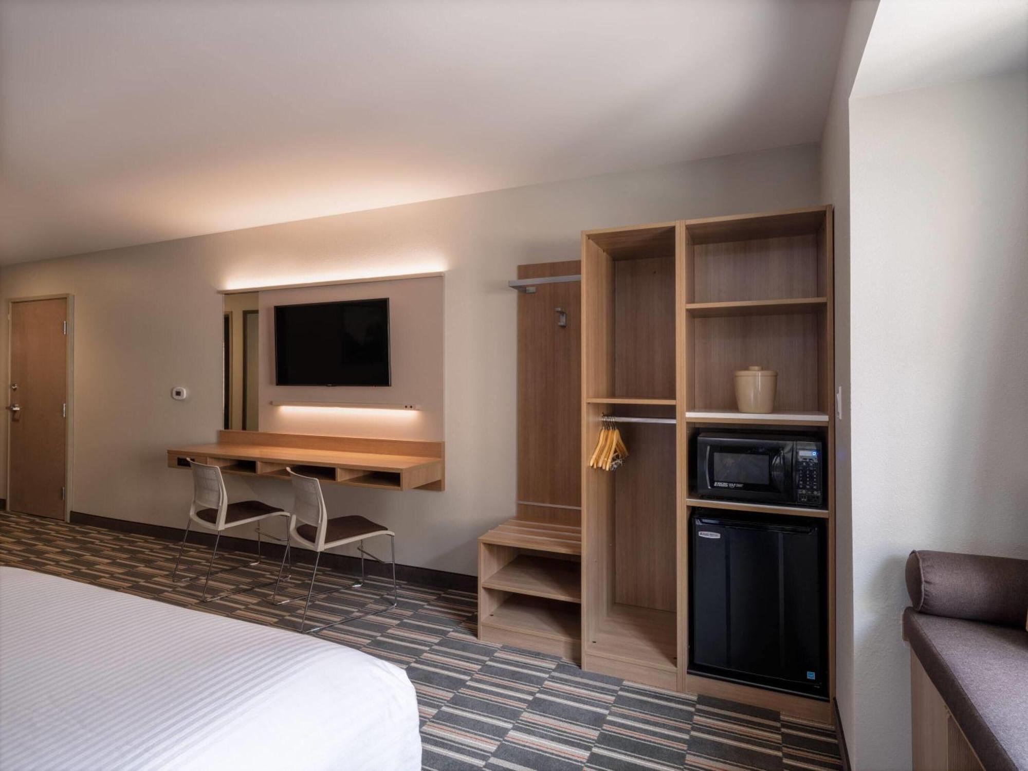 Microtel Inn & Suites By Wyndham Georgetown Lake Exteriör bild