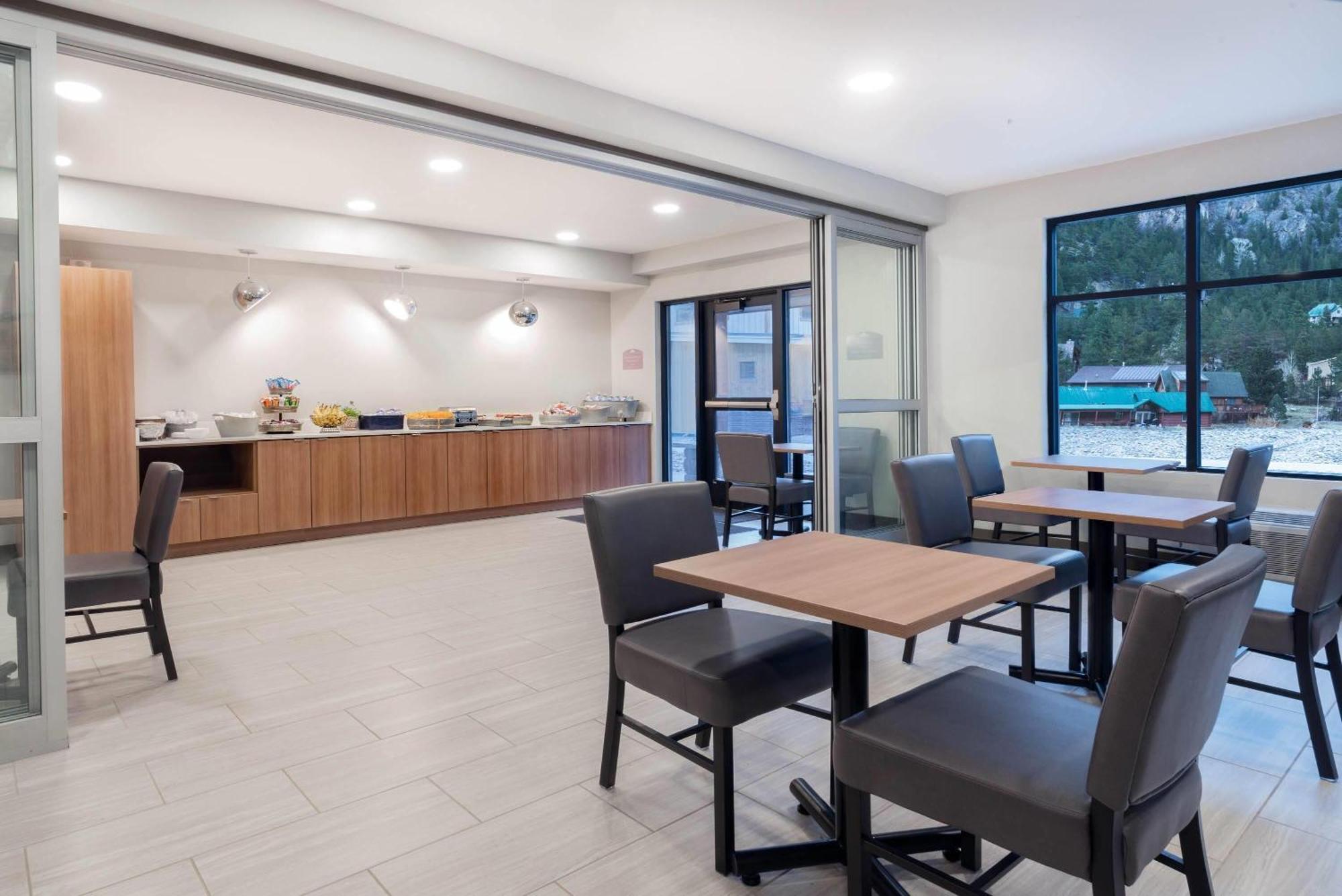 Microtel Inn & Suites By Wyndham Georgetown Lake Exteriör bild