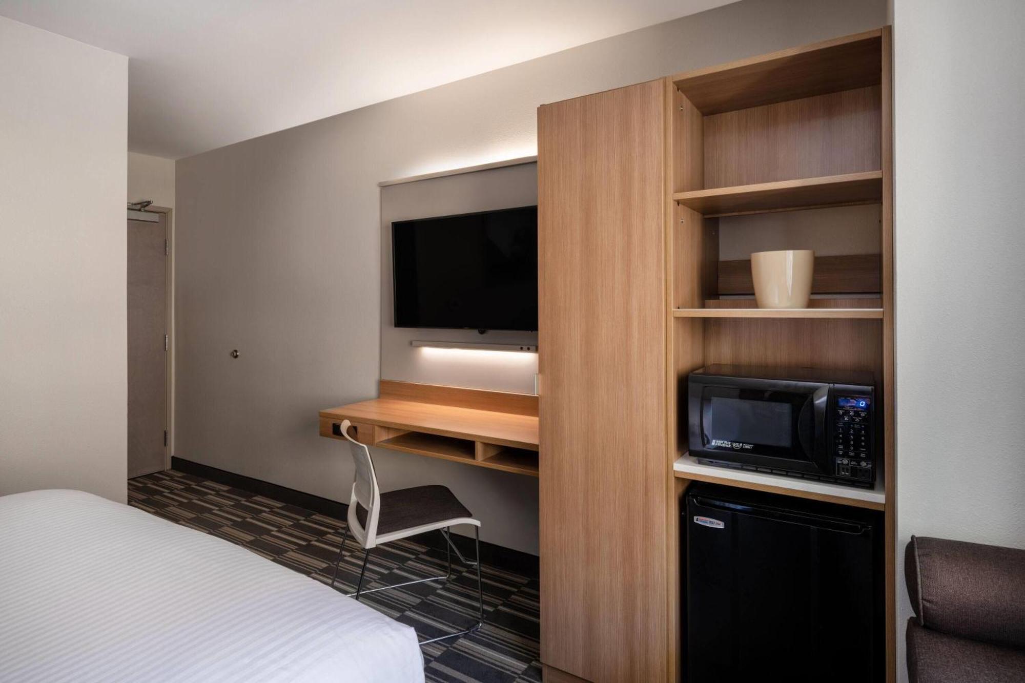 Microtel Inn & Suites By Wyndham Georgetown Lake Exteriör bild