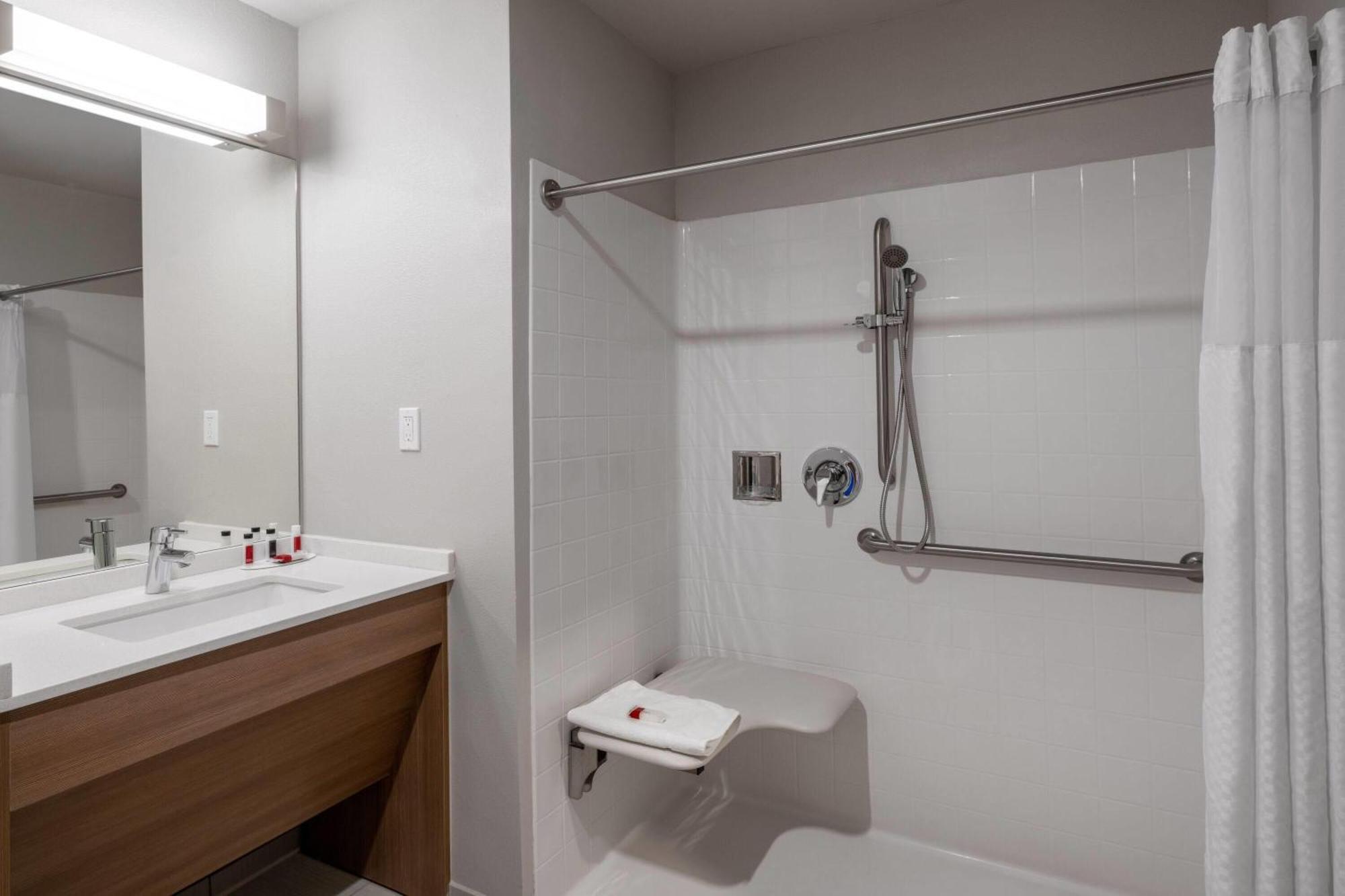 Microtel Inn & Suites By Wyndham Georgetown Lake Exteriör bild
