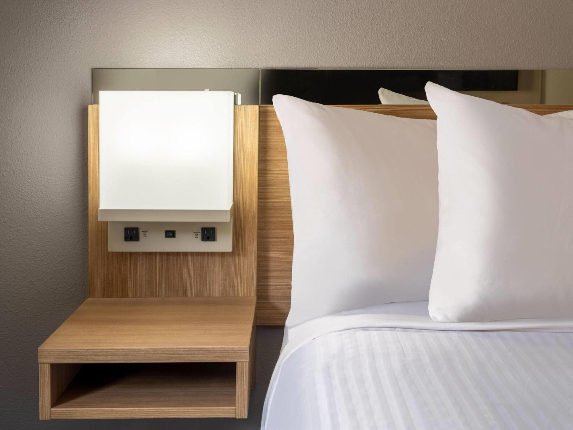 Microtel Inn & Suites By Wyndham Georgetown Lake Exteriör bild