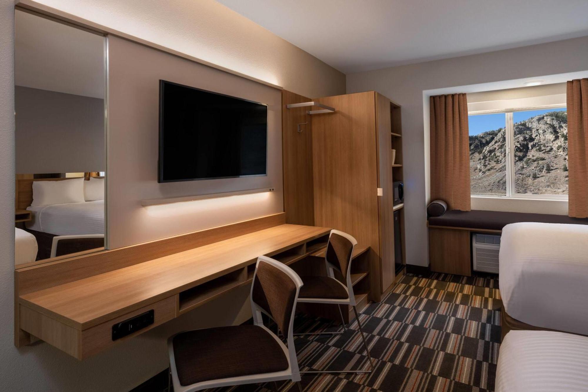 Microtel Inn & Suites By Wyndham Georgetown Lake Exteriör bild