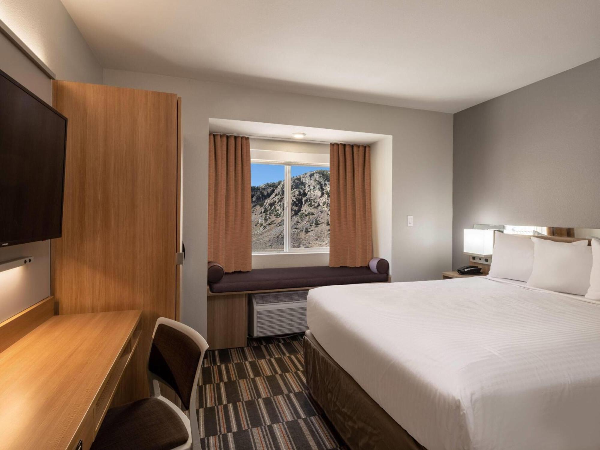 Microtel Inn & Suites By Wyndham Georgetown Lake Exteriör bild
