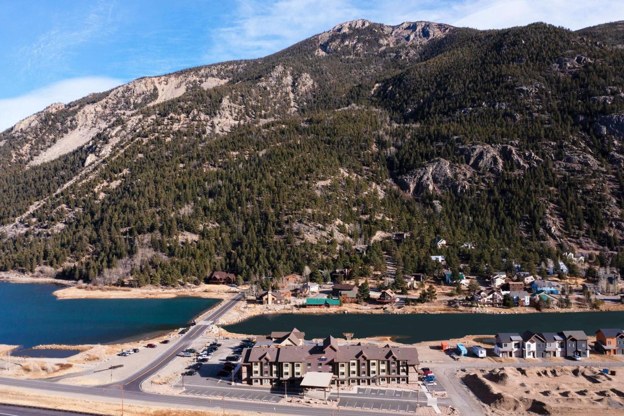 Microtel Inn & Suites By Wyndham Georgetown Lake Exteriör bild